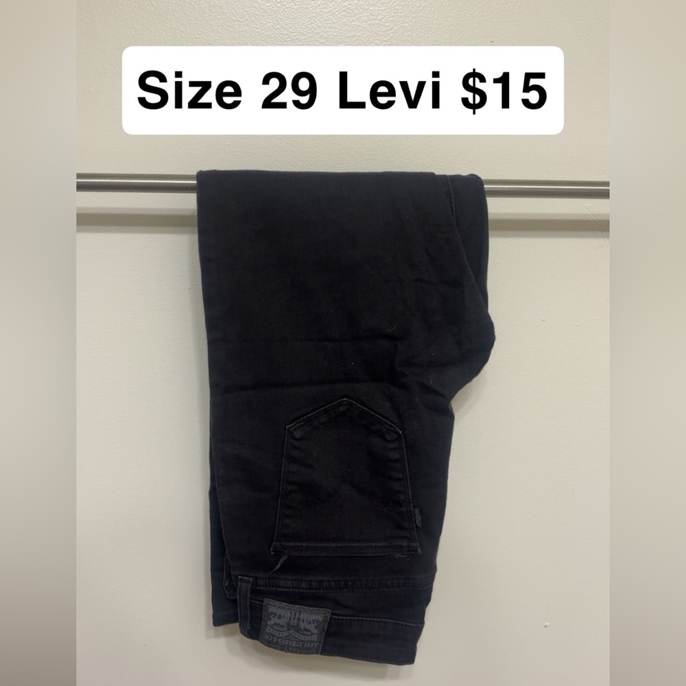Women’s Black Levi Jeans